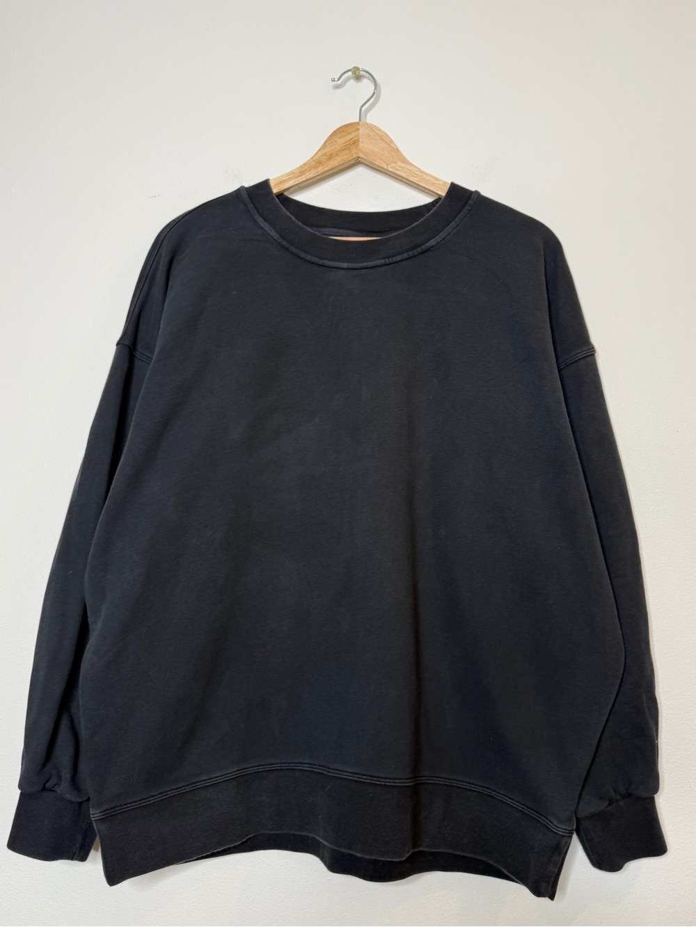 Lululemon Perfectly Oversized Crewneck in black - Picture 2 of 8